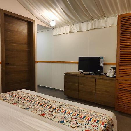 Nirvana Resort And Restaurant Garudeshwar Buitenkant foto
