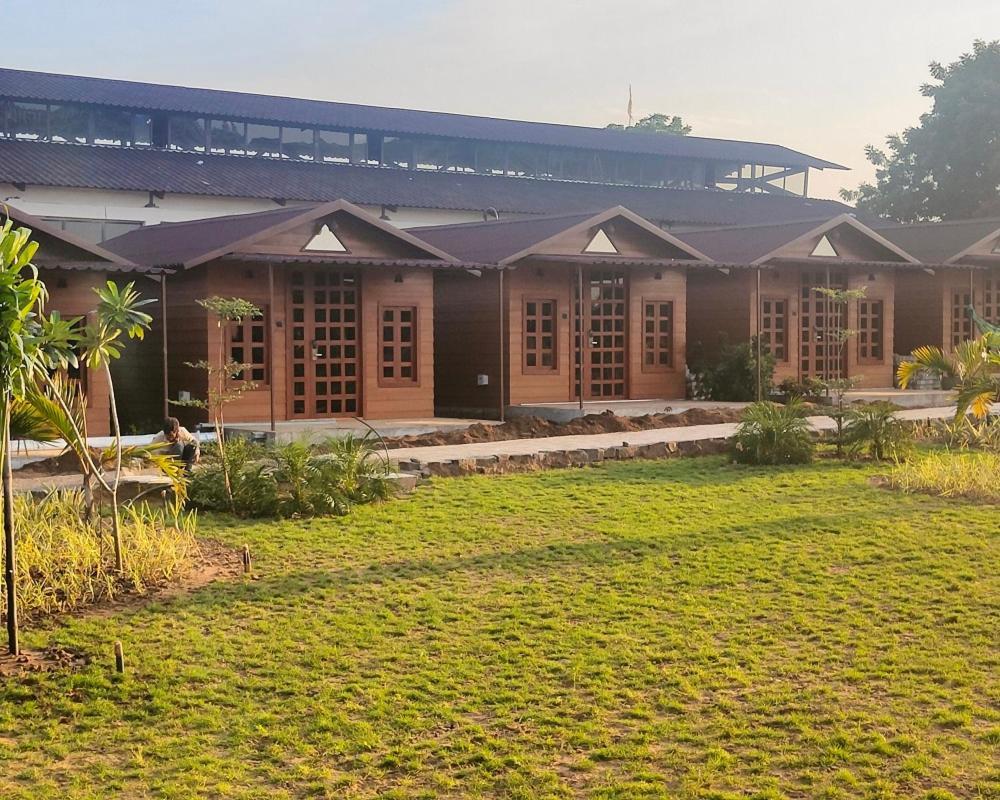 Nirvana Resort And Restaurant Garudeshwar Buitenkant foto