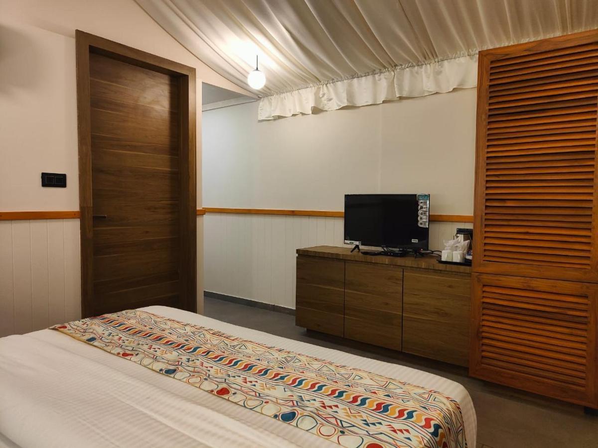 Nirvana Resort And Restaurant Garudeshwar Buitenkant foto