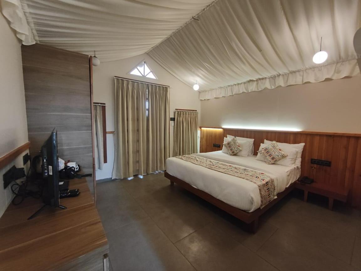 Nirvana Resort And Restaurant Garudeshwar Buitenkant foto