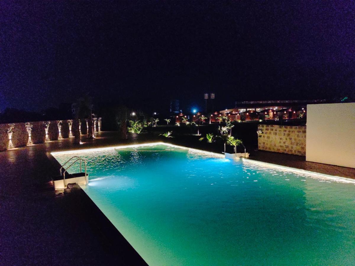 Nirvana Resort And Restaurant Garudeshwar Buitenkant foto